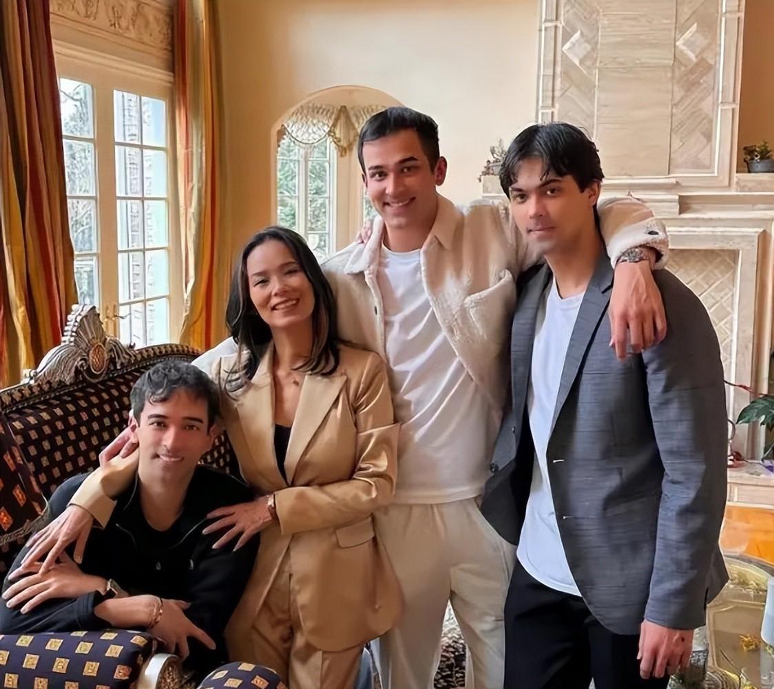 韦唯|60岁韦唯：家暴前夫已去世，和3个混血儿子住纽约豪宅，生活超幸福！