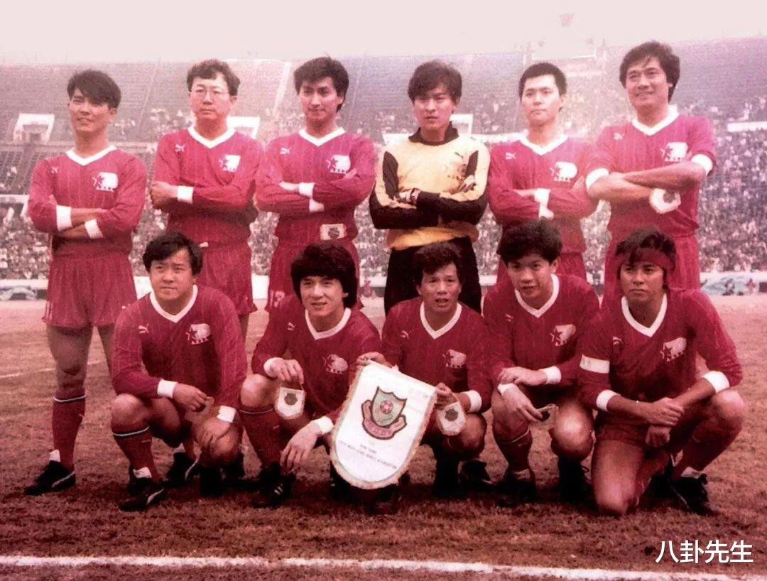 6位港星到成都踢球赛,个个大腹便便发福明显,75岁TVB女星同行