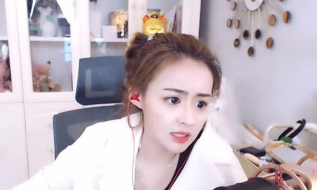 人身攻击 曾因太胖遭人身攻击，源徒小纯瘦身逆袭成功，颜值提升人气也涨了