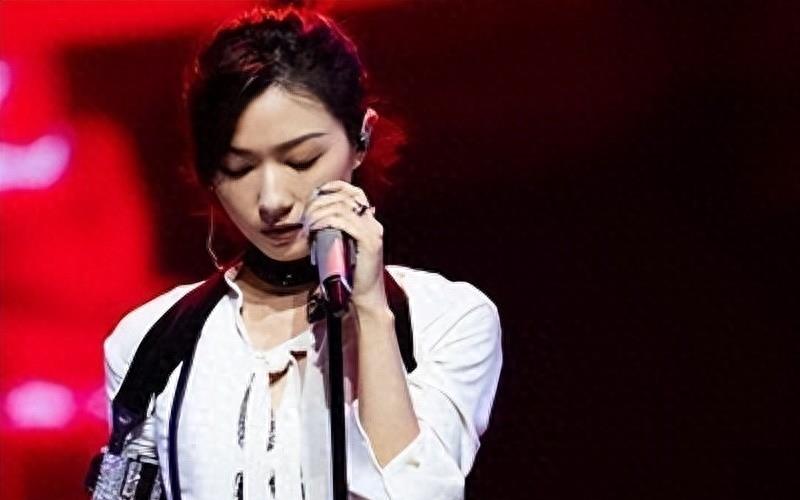 她是“最干净”女演员，曾7次拒绝导演的潜规则，今49岁凭实力走红