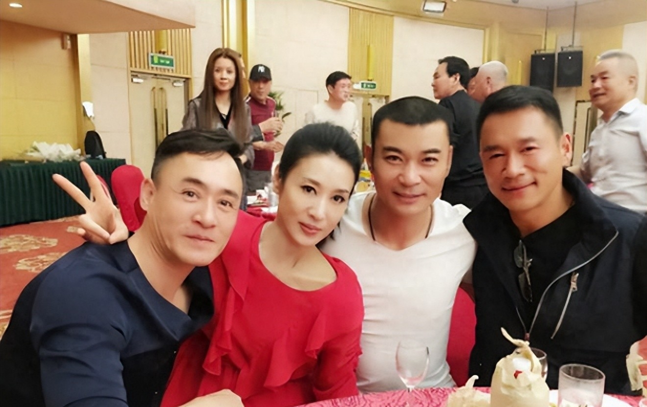 57岁的大郑爽,依然待字闺中未婚单身,最美扈三娘惊艳了一个时代