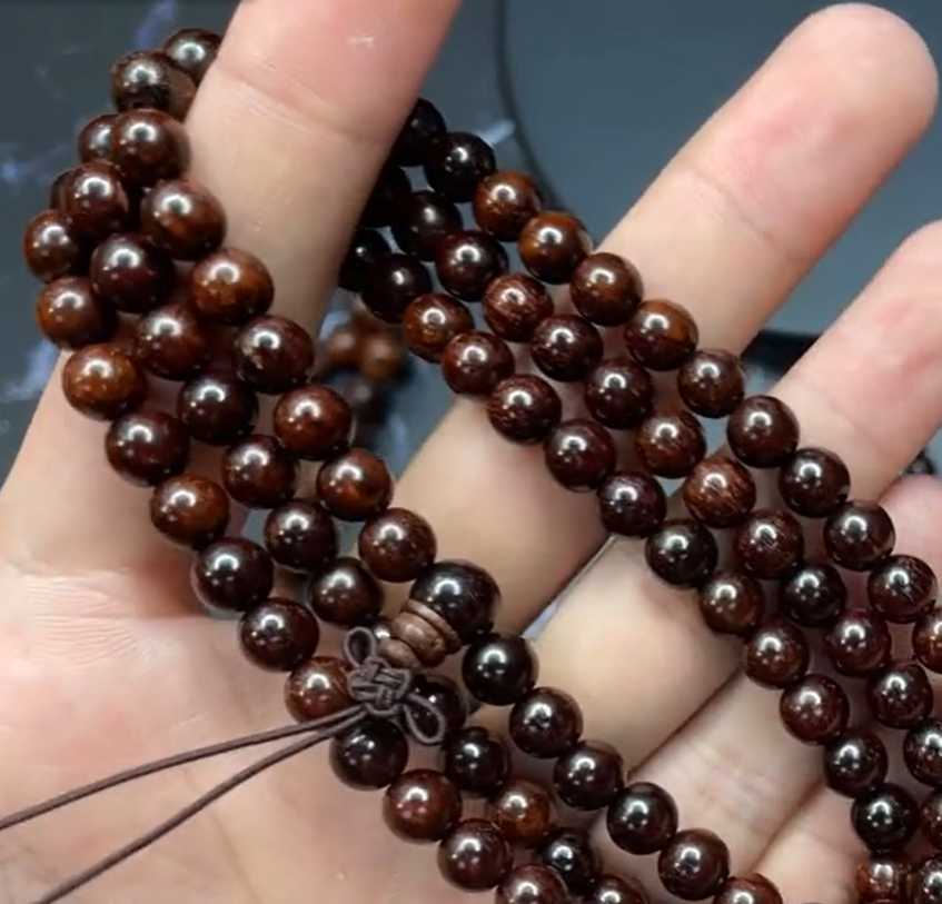 小叶紫檀|通过8个不同的等级,来告诉你如何区分小叶紫檀佛珠