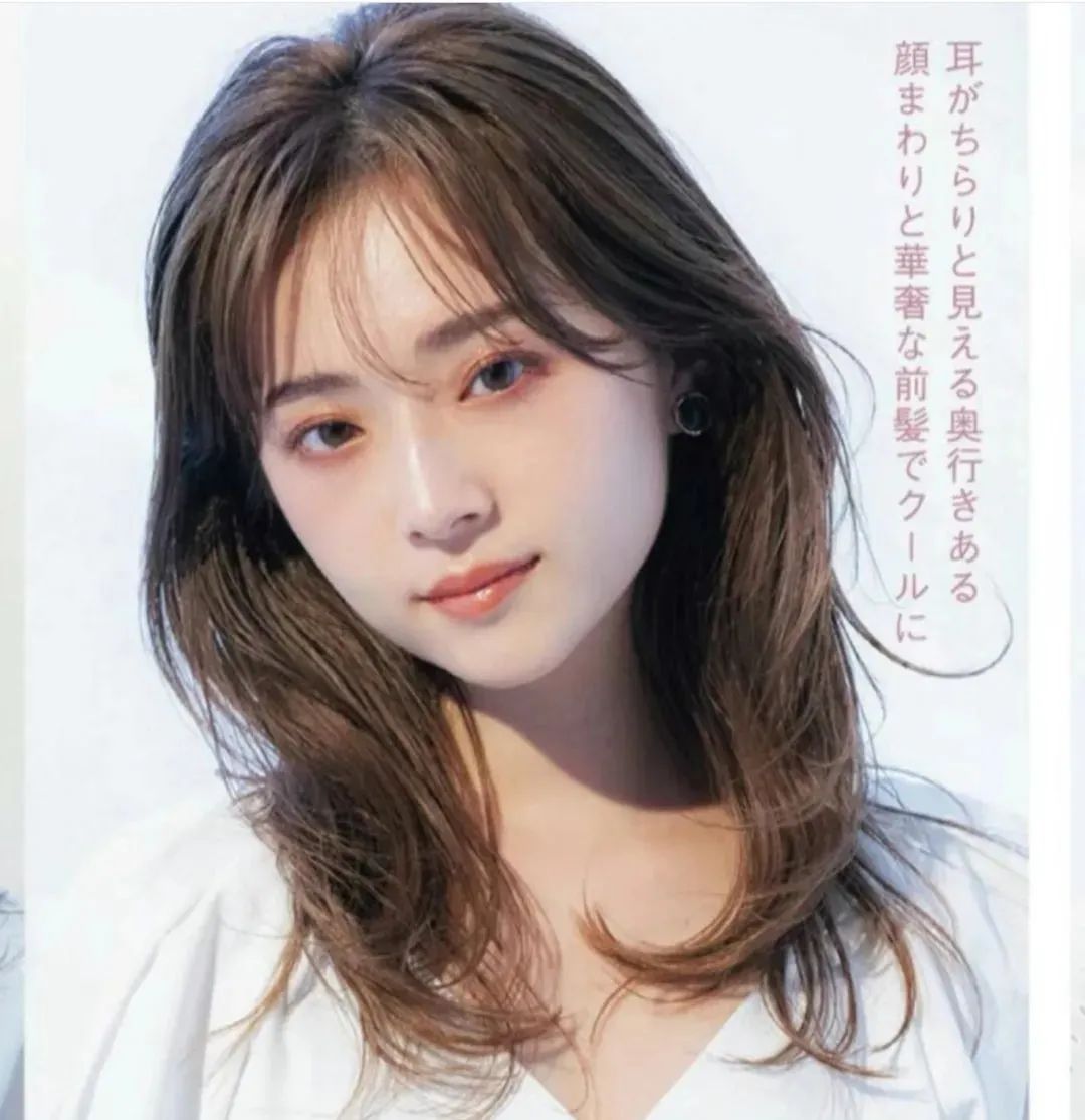 发型 不再烫“大妈卷”！2023年40岁女性最爱的4款时髦发型。