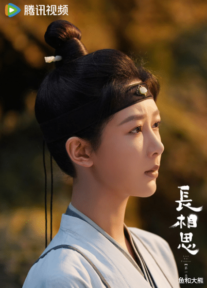 出道24年首穿高定,杨紫时尚感太虐被嘲上热搜,懂行人说出内情!