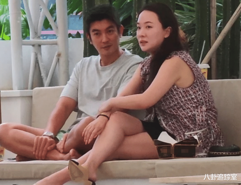 霍思燕现身三亚,胖到150斤身材臃肿似大妈,与杜江被嘲像母子