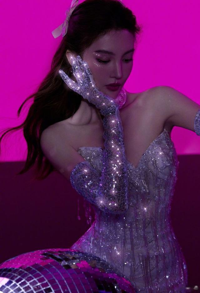 炫彩异常!金晨多巴胺眼妆好闪