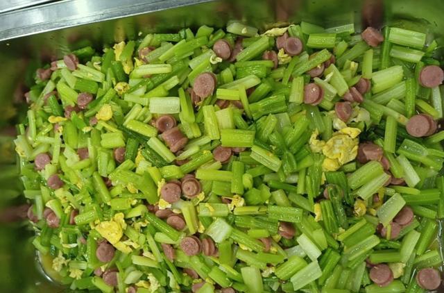 红枣|河北一男子晒银行15元午餐,网友笑了:每月没有5k建议换一份工作