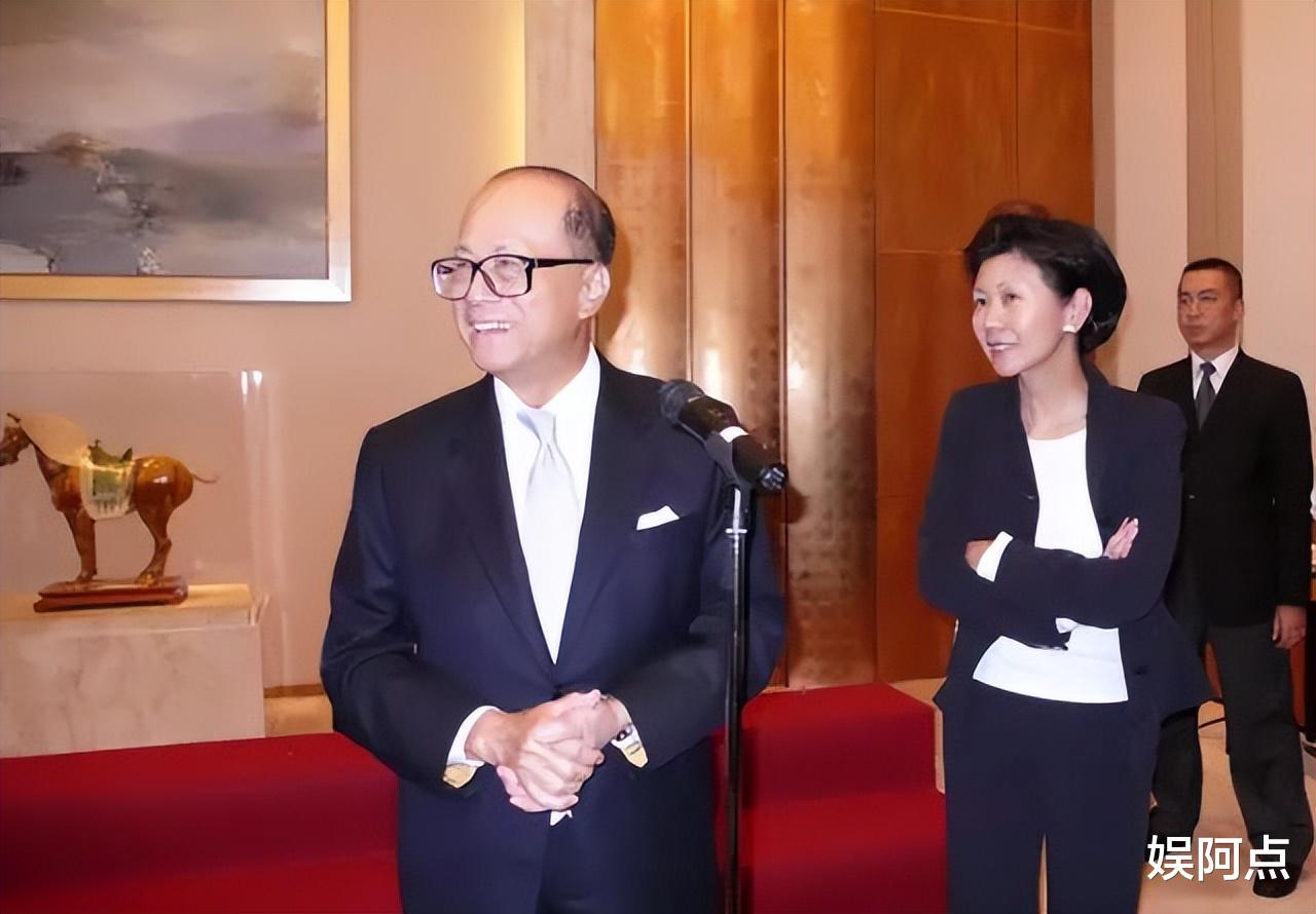 李嘉诚:对女友爱的方式显霸气,周凯旋首次透露两人相处细节!