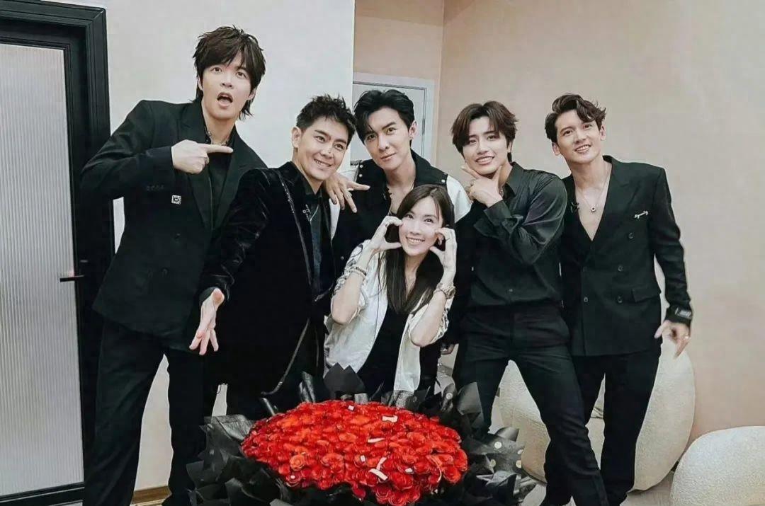 “不老男神”是假的，从林志颖到钟汉良，个个精修生图差距大