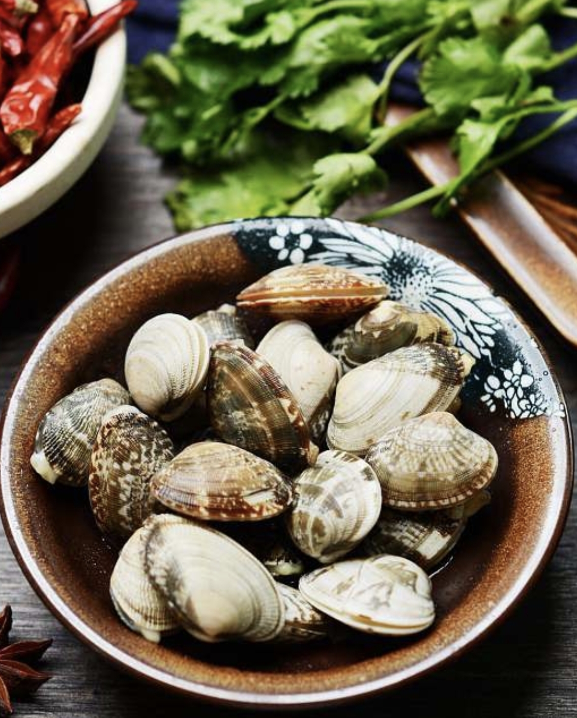 花甲|花甲切记千万别焯水，海边人教你正确做法，花甲鲜嫩又多汁