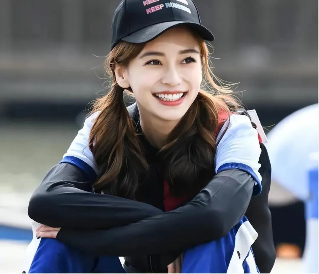 Angelababy申请强制执行，圈内好友无一人吱声，黄晓明也沉默了…