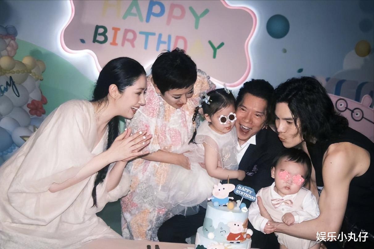 演唱会|向太晒周岁长孙正脸！向佐邋遢似保姆，紧拥郭碧婷遮小腹疑怀三胎