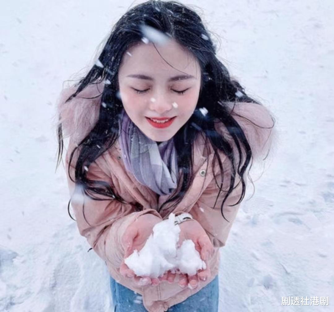 TVB|入行两年即上位!TVB新晋小花曝公司底层竞争大,经济拮据要做兼职