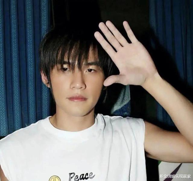 不画饼!周杰伦官宣12月发新单曲,照片似有玄机,暗示歌曲风格?