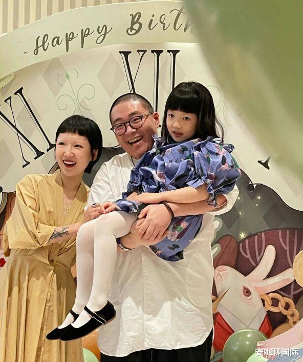 郝劭文|演员郝劭文大婚,新娘被指穿得不喜庆,与女儿穿同款裙子惹争议