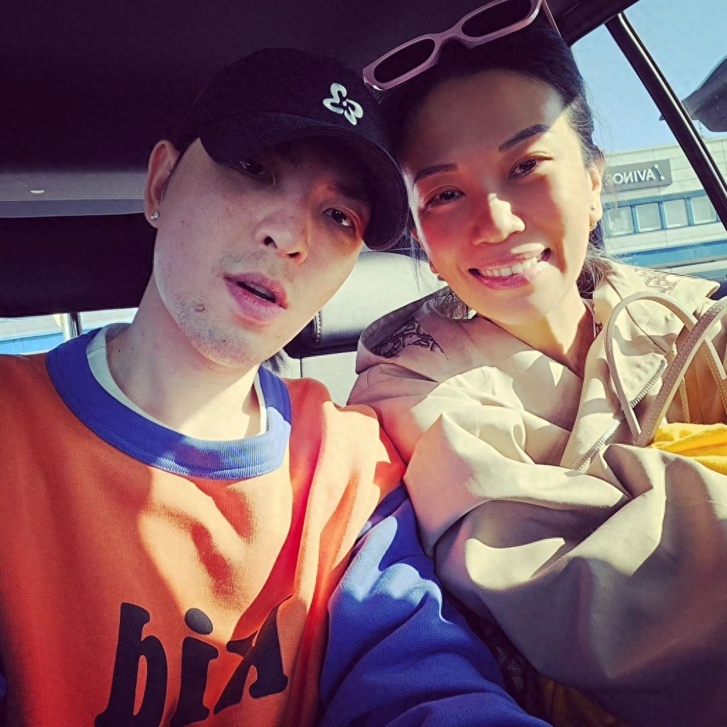 萧敬腾写长文谈新婚，发誓用一生爱老婆，公开中风岳父证婚画面让人泪崩