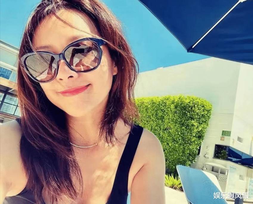 49岁徐静蕾“胖若两人”，虎背熊腰气质全无，与黄立行不婚不育