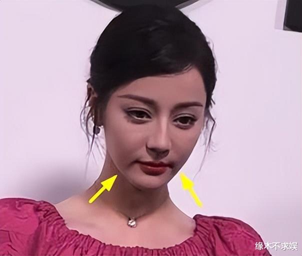 迪丽热巴造型引争议!一身行头超2万,生图嘴唇下垂,撞脸悲伤蛙!