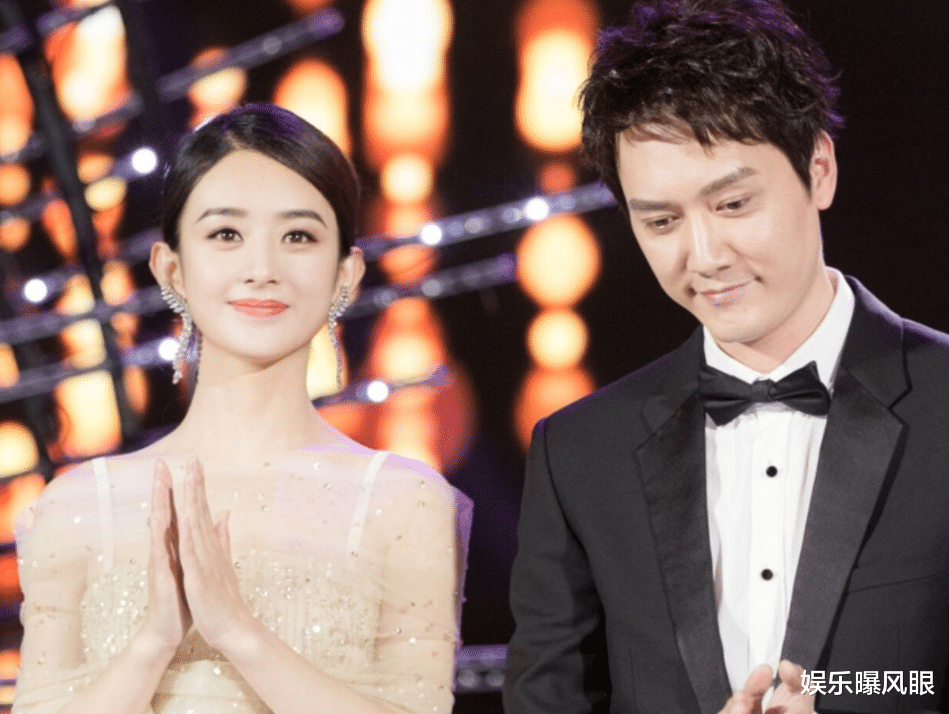 ?冯绍峰父子国庆游玩，4岁儿子高1米爱抱大腿，带娃还猛抽烟遭批