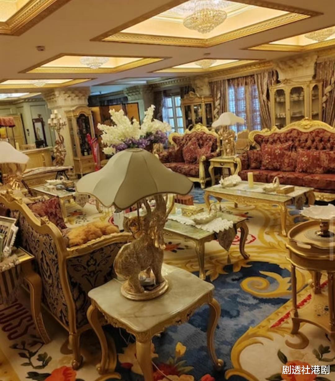 金碧辉煌!港知名反派晒内地别墅全屋犹如宫殿,未有娶妻一直独居