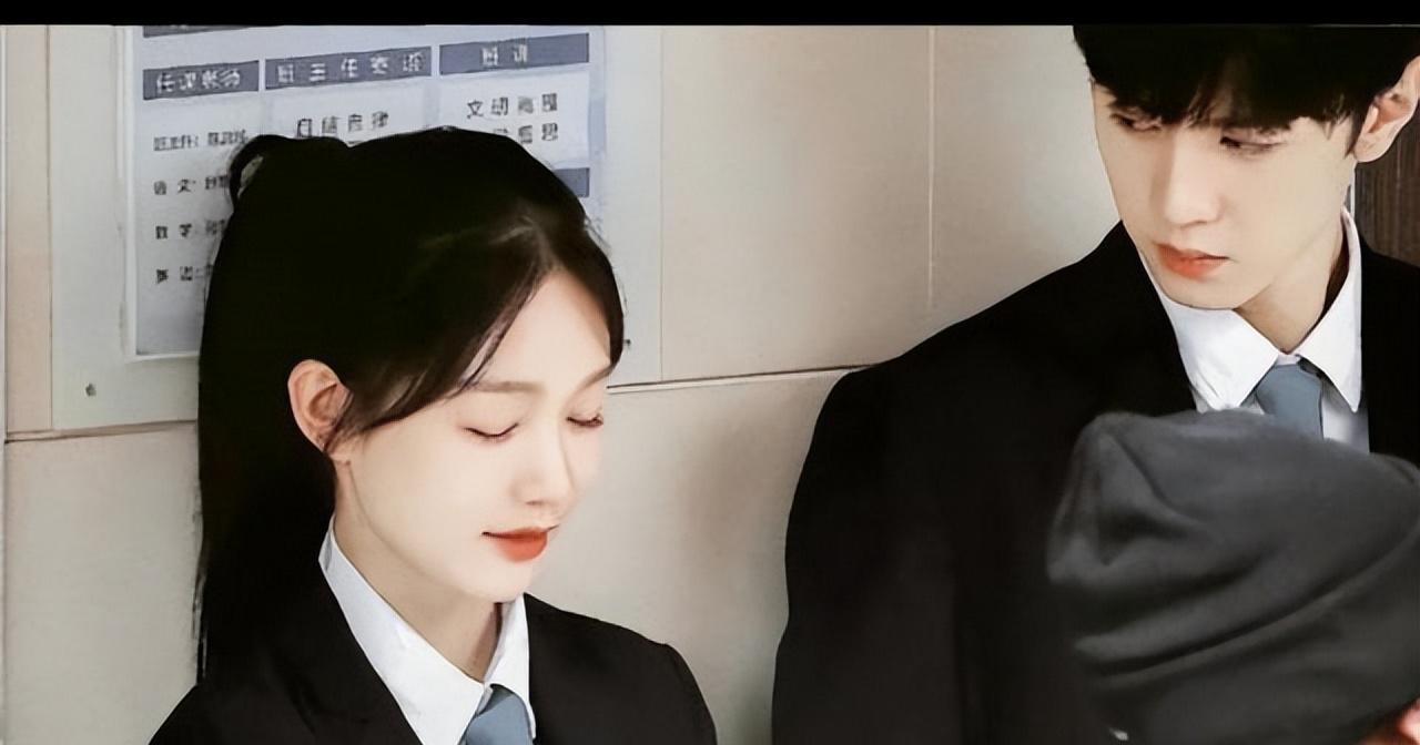 今年暑假火了两只“男狐狸”，他颜值巨高，为何人气却输给邓为？