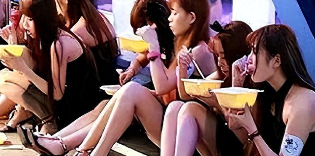 揭秘横店20万群演的真实状况，美女泛滥成灾，懒汉遍地都是！