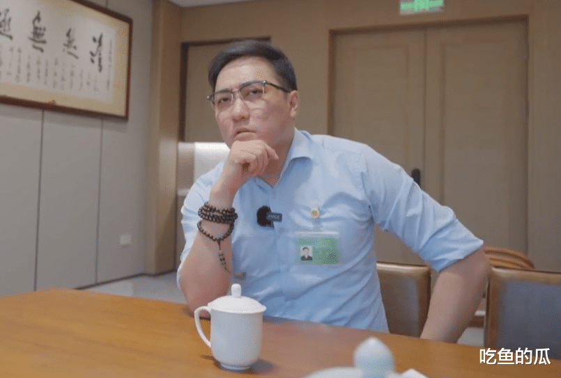 董明珠回应绯闻,王自如被嘲讽,网友挖出他办公室藏避孕套