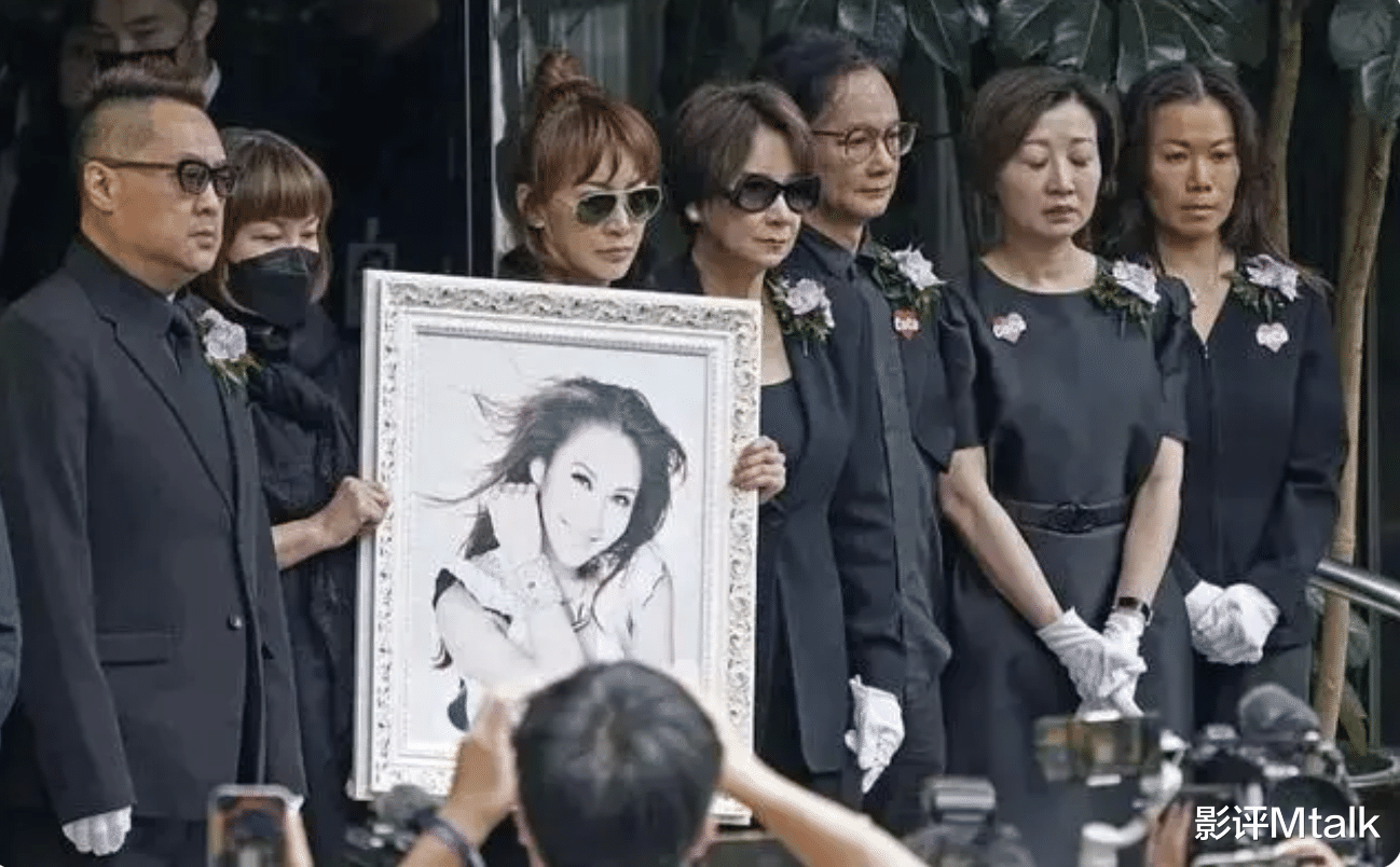 李玟出殡仪式，到场送行的大咖寥寥无几，娱乐圈果真现实