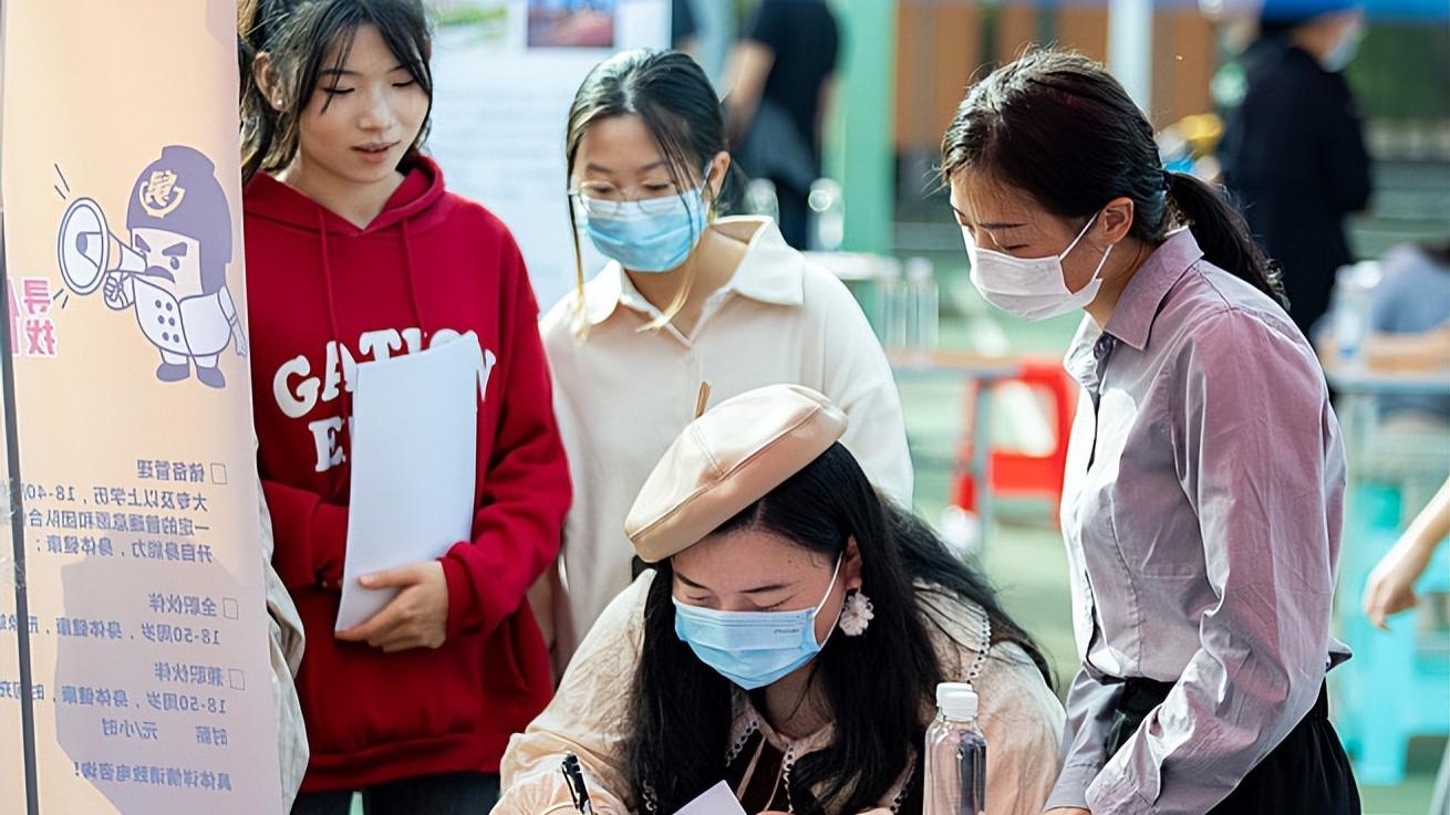 |“断子绝孙”式招聘火了，企业不厚道竞争，坑的却是应届毕业生！