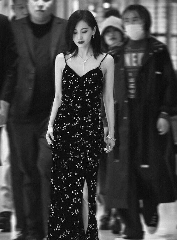 娱乐圈的身材“老大难”，看脸美艳，但腿粗、虎背熊腰是硬伤