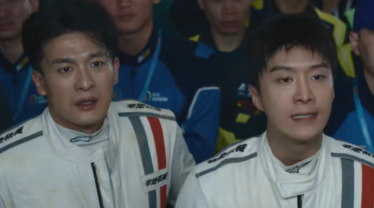 连刷《第二十条》和《飞驰人生2》,一部超上头,一部昏昏欲睡