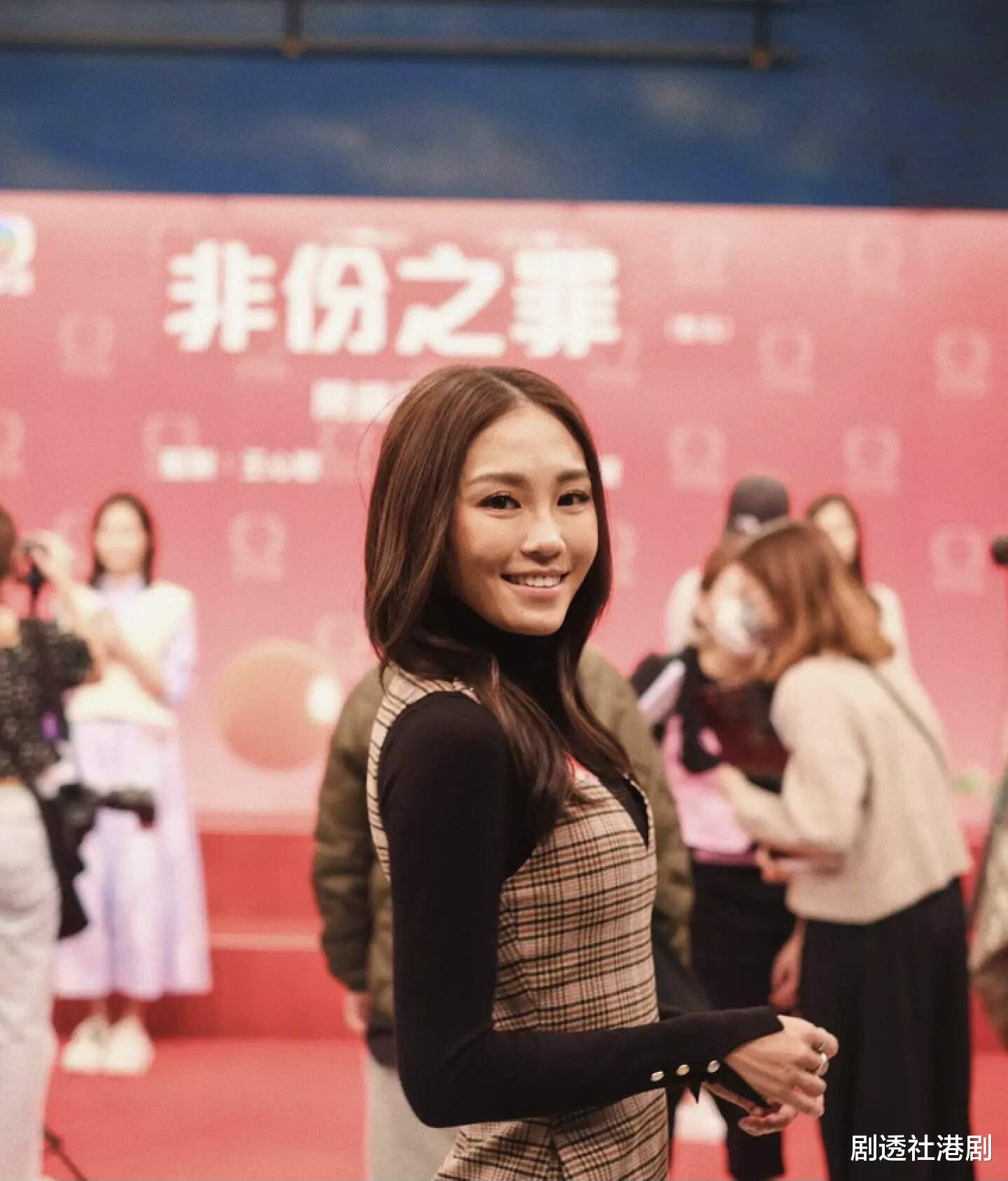 终于解冻！TVB小花坐冷板凳一年加盟新剧，传因迟到得罪高层