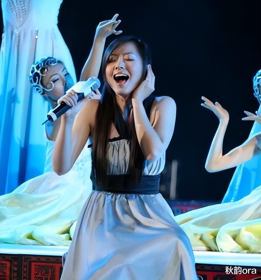 井柏然|张靓颖:与冯轲相爱15年,被骗走6亿身家,离婚5年后二人天差地别