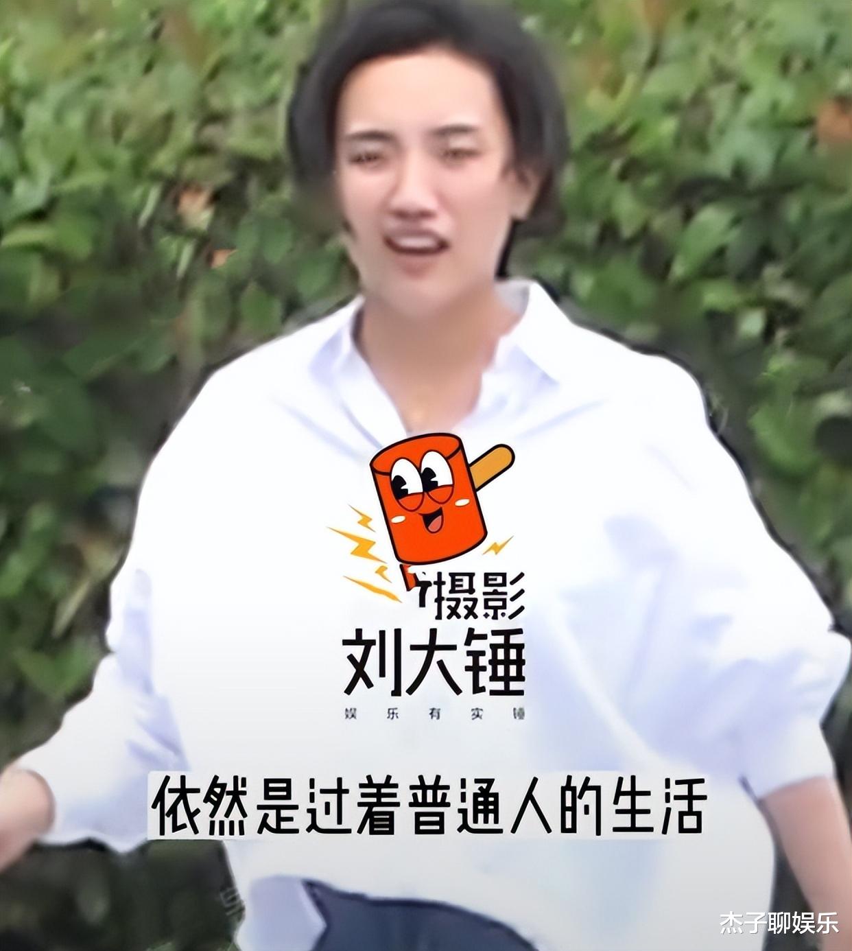 胡歌90后妻子产后首次现身，素颜出镜不修边幅，身材暴露婚姻现状