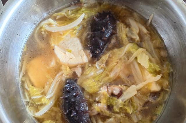 |东北17岁小伙晒高考前后早餐，反差猝不及防：考前VIP，考后是个P