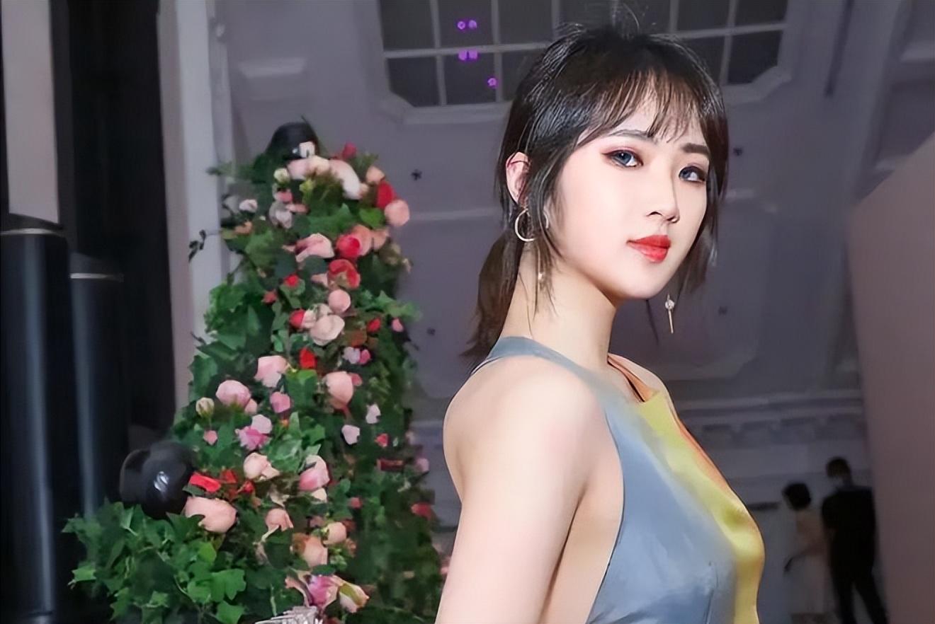 何超欣|何超欣:直言看不上王思聪?撮合姚安娜何猷君,凭啥独得赌王宠爱