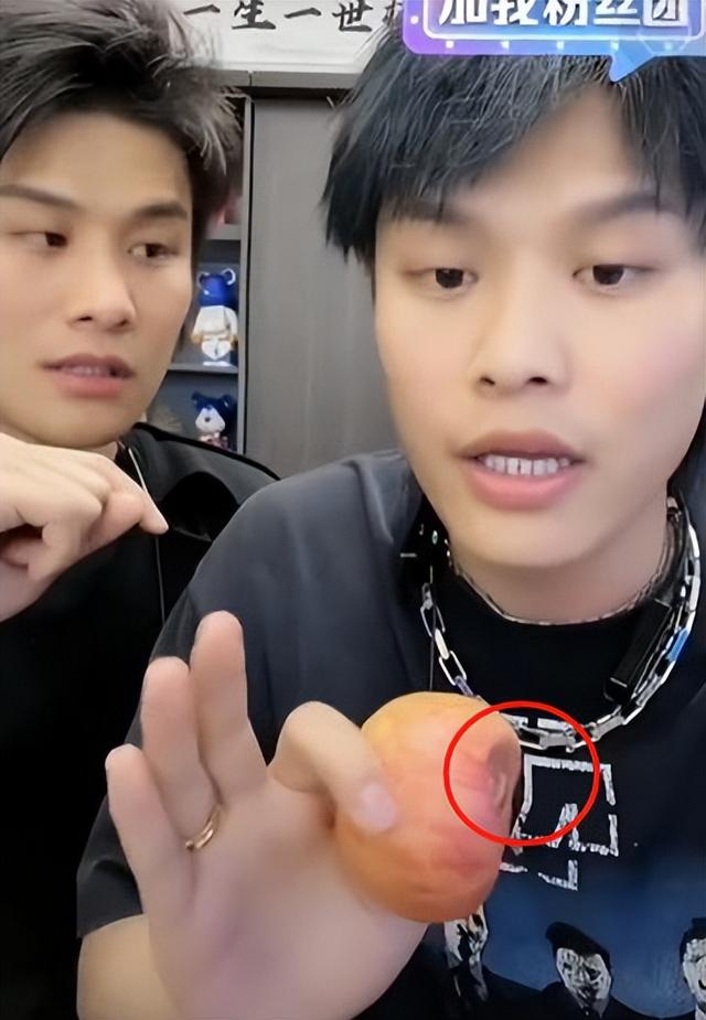 嘴哥婚内出轨被证实，小杨哥口碑崩塌？直播带货尽头是什么