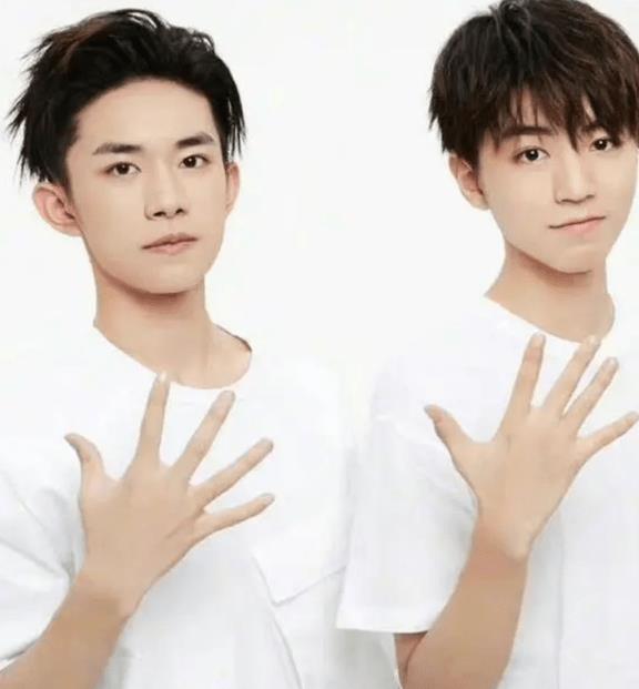 易烊千玺|王俊凯替易烊千玺向记者道谢?拍摄者称:没这事,别拿兄弟情炒作