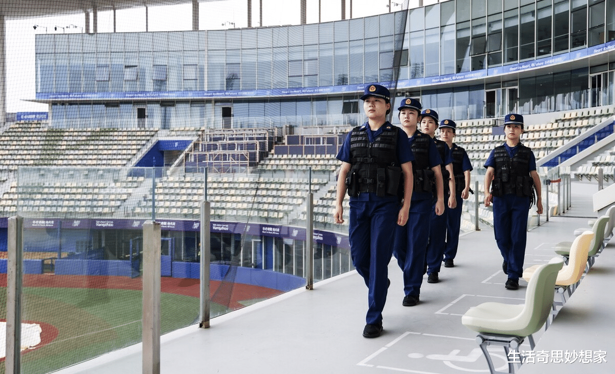 真是00后整顿了职场、干掉了高房价、遗弃了KTV、干掉了羽绒服吗