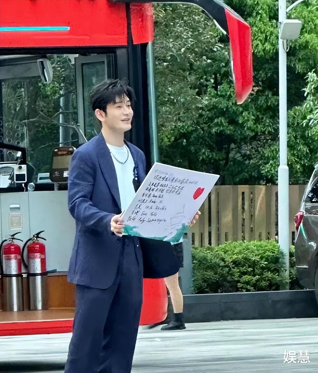 黄晓明|黄晓明回归浪姐4，曾在第二季中途被杨颖“搅局”，被迫宣布退出