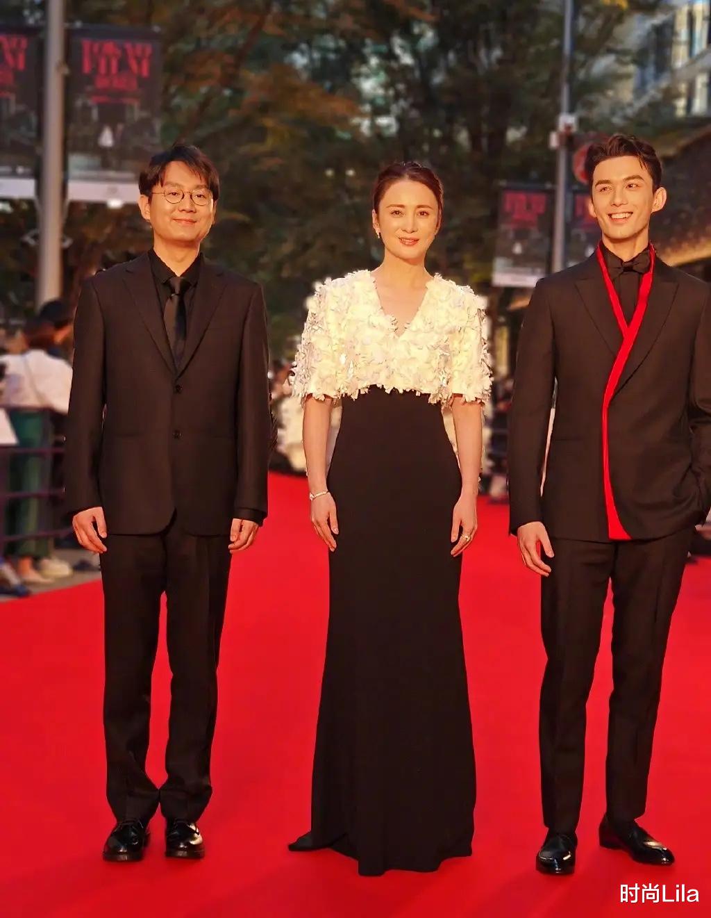 蒋勤勤“东京电影节”美麻了，黑白长裙难掩曼妙身姿，47岁依旧倾国倾城