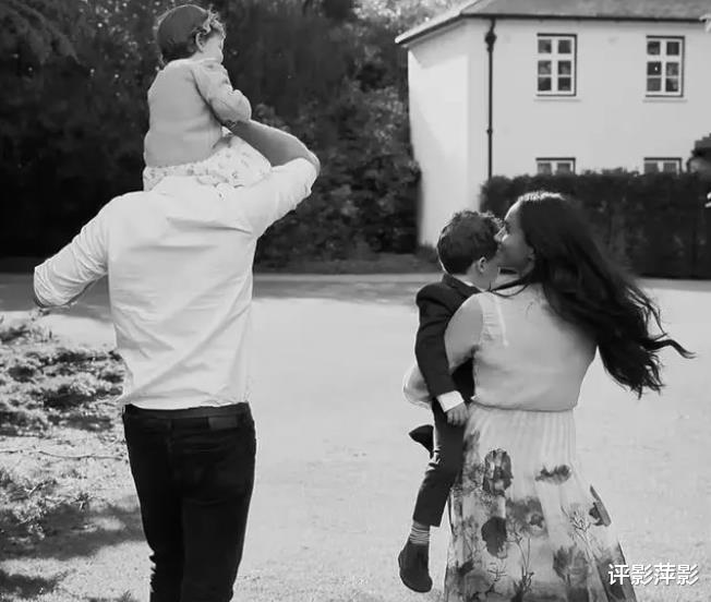 欧美明星|阿奇被尊为王子后初亮相,呆萌模样坐自行车,梅根忙着显摆没露面