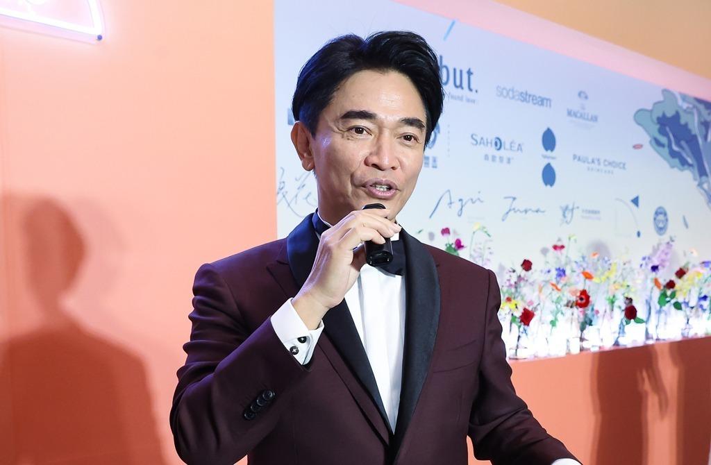 |吴宗宪“金屋藏娇”的妻子现身，60岁的张葳葳，依然貌美如花很优雅