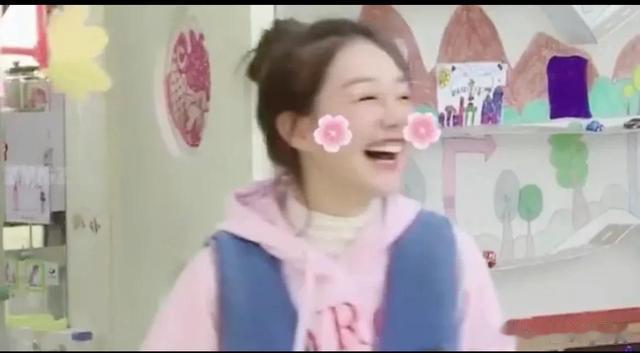 徐梦洁|徐梦洁回应整容传闻，虞书欣晒手势舞视频，助理帮赵露思穿袜子