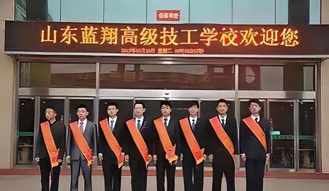 把三个女儿弄去坐牢后,蓝翔校长再送原配入狱,这次被“反杀”了!