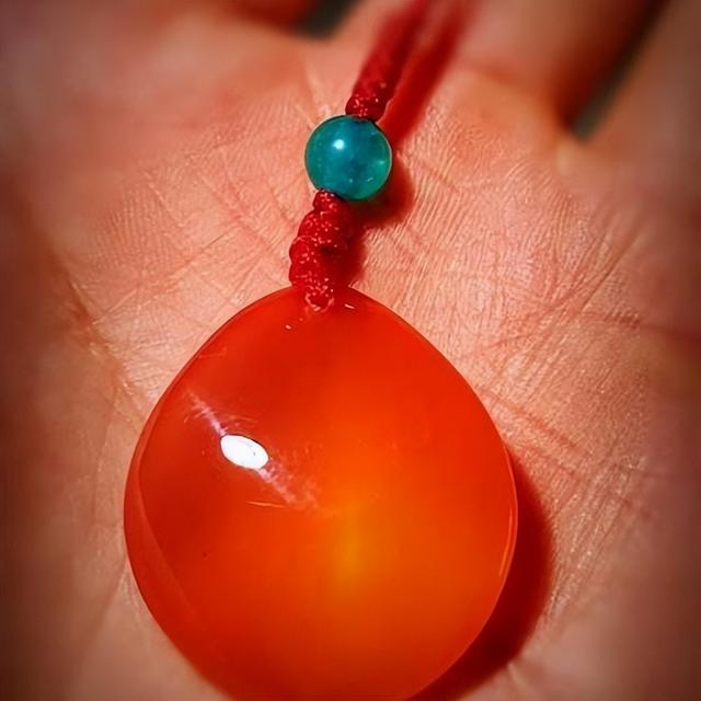 文玩|鱼也是文玩人？鱼界的文玩大师，看它盘的文玩，颜值堪比蜜蜡！