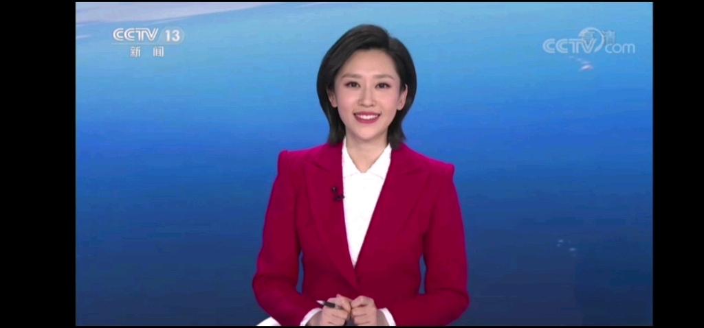 《新闻联播》主持王音棋“突然”笑了，评论区却沦陷：再也不看你