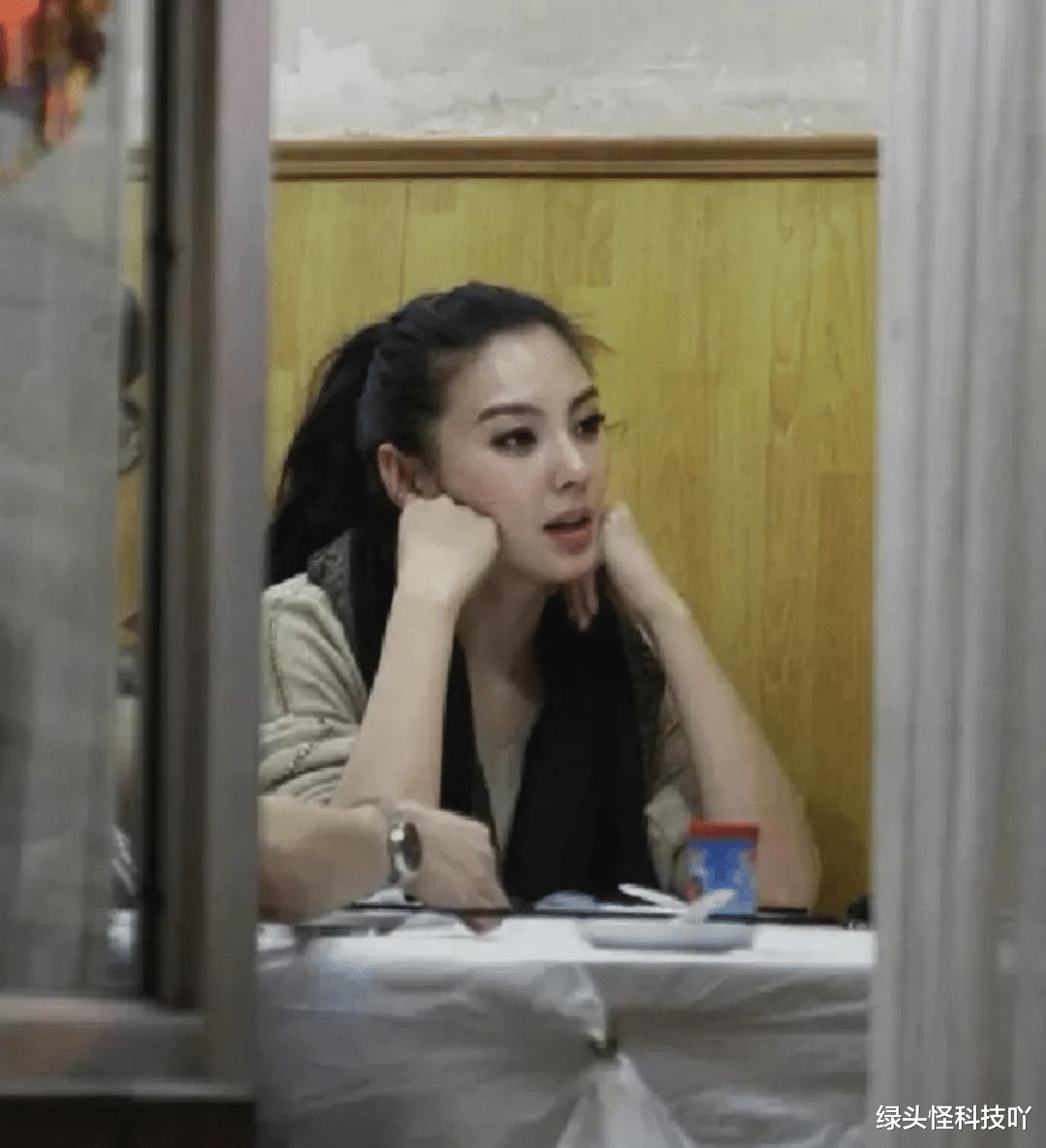 曾黎|娱乐圈里真正的大美女往往都是被抓拍更美，刻意拍照反而没那么美