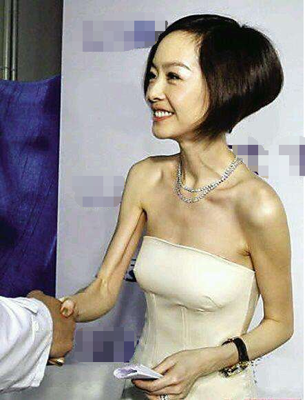 鲁豫 鲁豫骨瘦如柴，到李连杰家中吃饭，李连杰说：听说你每天只吃20粒米饭，晚上饿了就喝水是吗？