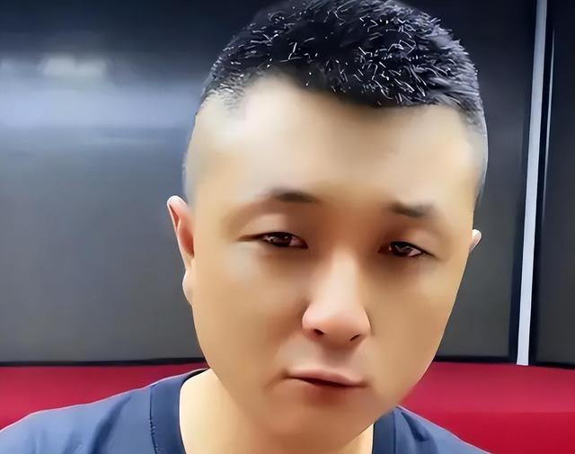 女星马苏自降身价,为网红太原老葛站台,颜值大反差,网友:掉价